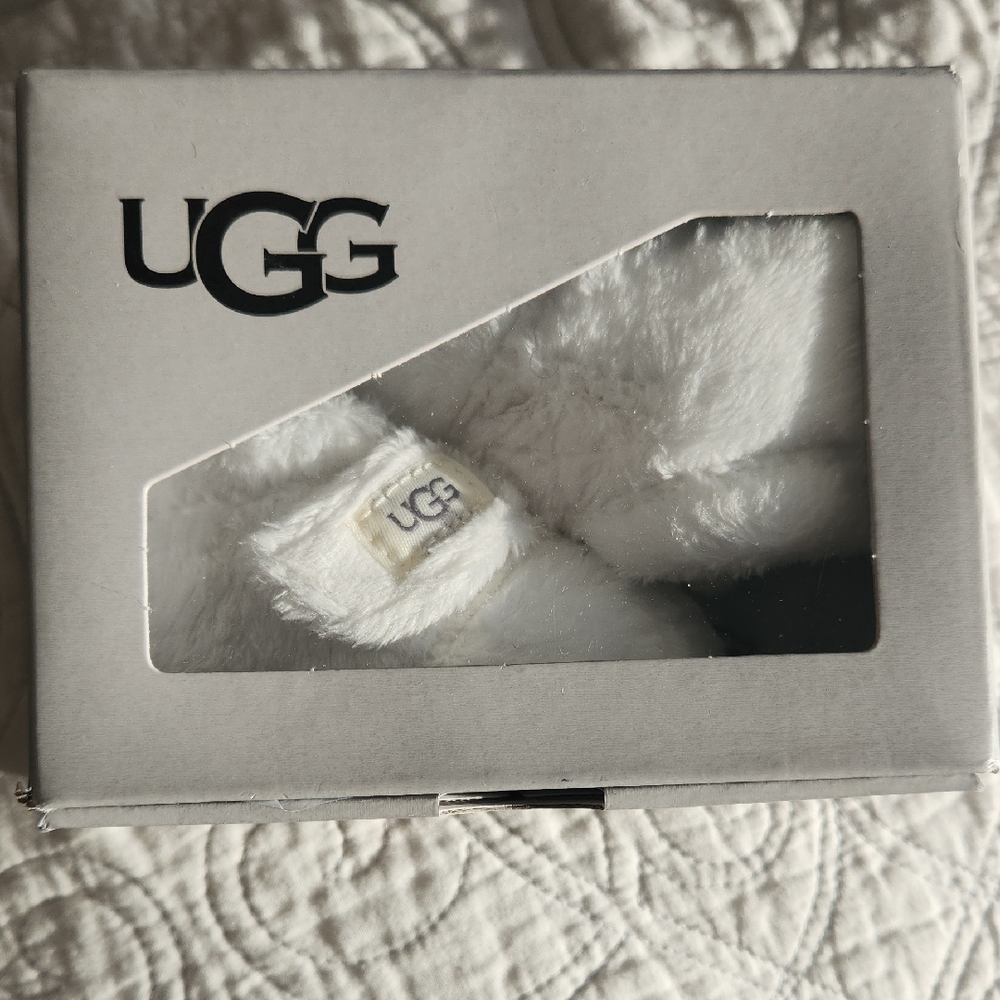 UGG Bixbee Bootie WHITE size 0/1